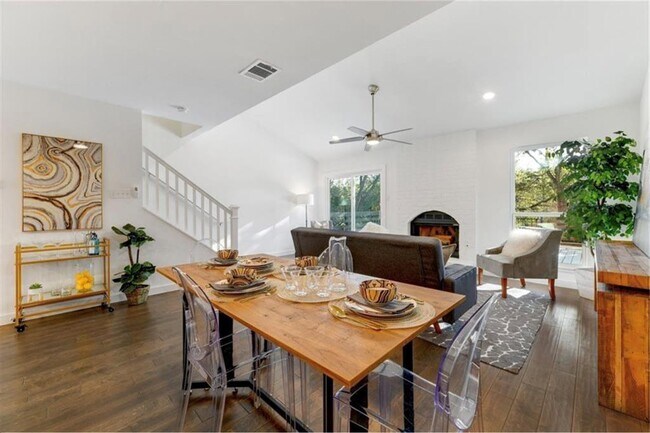 Foto del edificio - 6712 Hart Ln