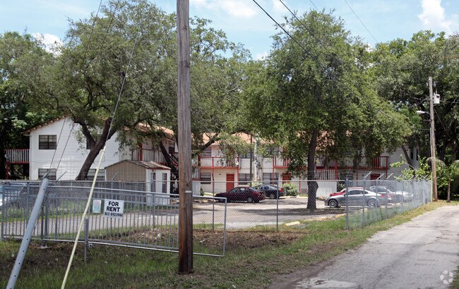 Primary Photo - 11713-11715 N 15th St