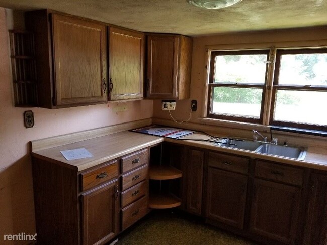 Building Photo - 3 br, 1 bath House - 2414 Heck Ave