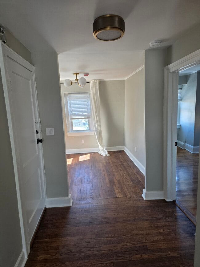 Building Photo - 1097 Boston Post Rd