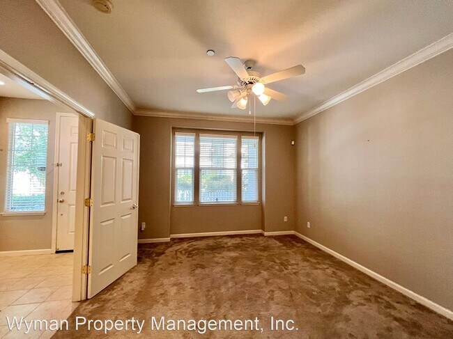 Building Photo - 3 br, 3 bath House - 720 Wintergreen Court