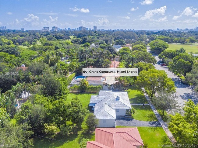 Foto del edificio - 3 br, 2 bath  - 653 Grand Concourse # 11