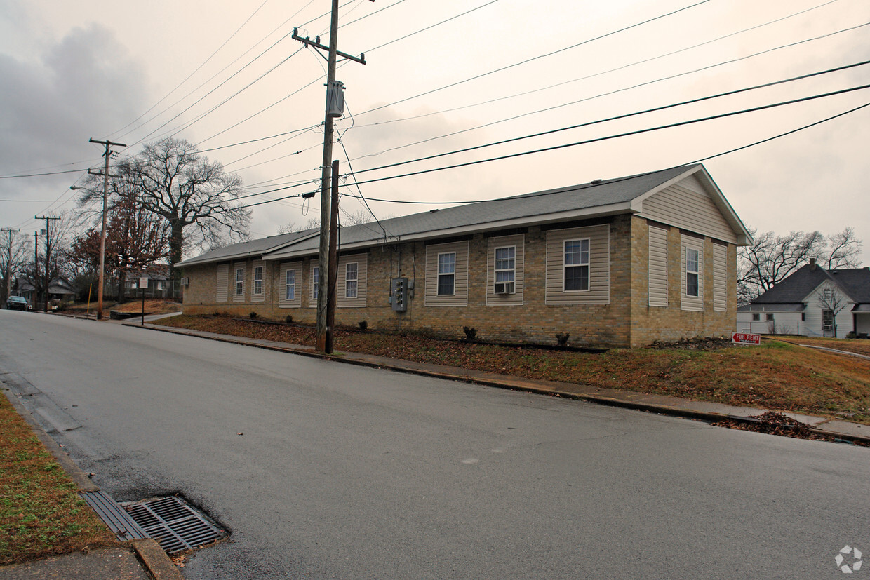 Primary Photo - 1614 Bennett Ave