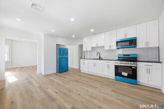 Building Photo - 145 Crystal Ave