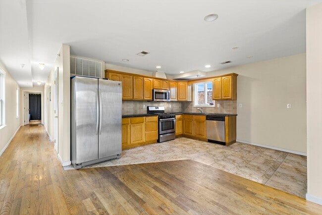 Building Photo - 304 49th St