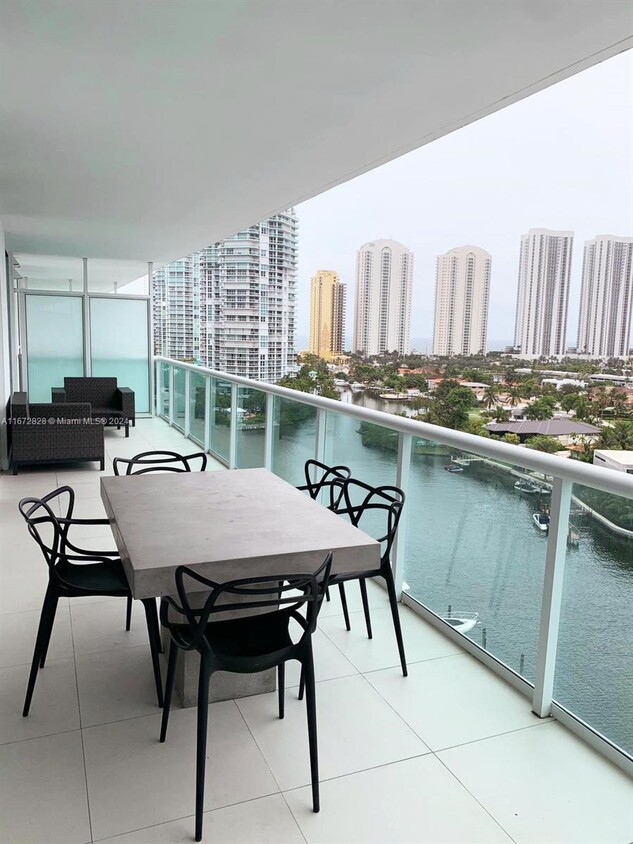 Foto principal - 400 Sunny Isles Blvd