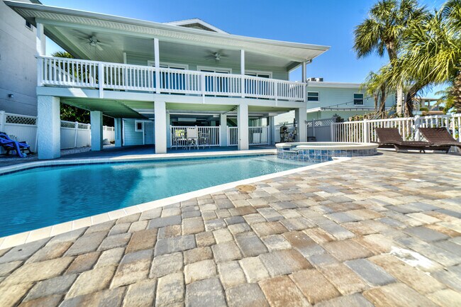 Building Photo - 8601 E Bay Dr