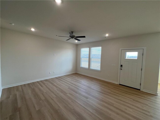 Building Photo - 4808 W Planetree St