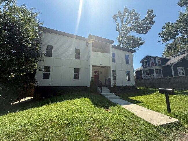 Foto del edificio - "Spacious 3-Bed, 3.5-Bath in the heart of East Nash