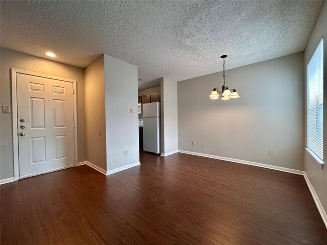 Foto del edificio - 8910 Schick Rd