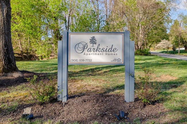 Building Photo - Parkside Apartments
