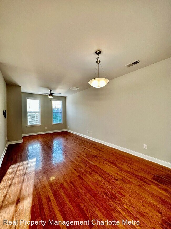 Building Photo - 2 br, 2.5 bath House - 1122 Dean Hall Lane