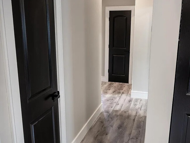 Building Photo - 916 E Dixon St