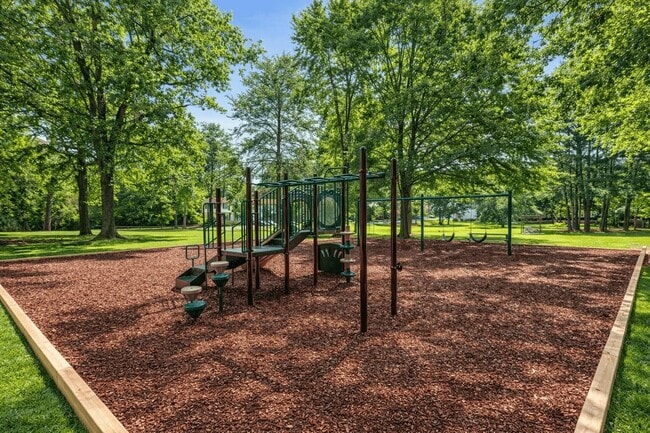 Building Photo - Emerald Pointe