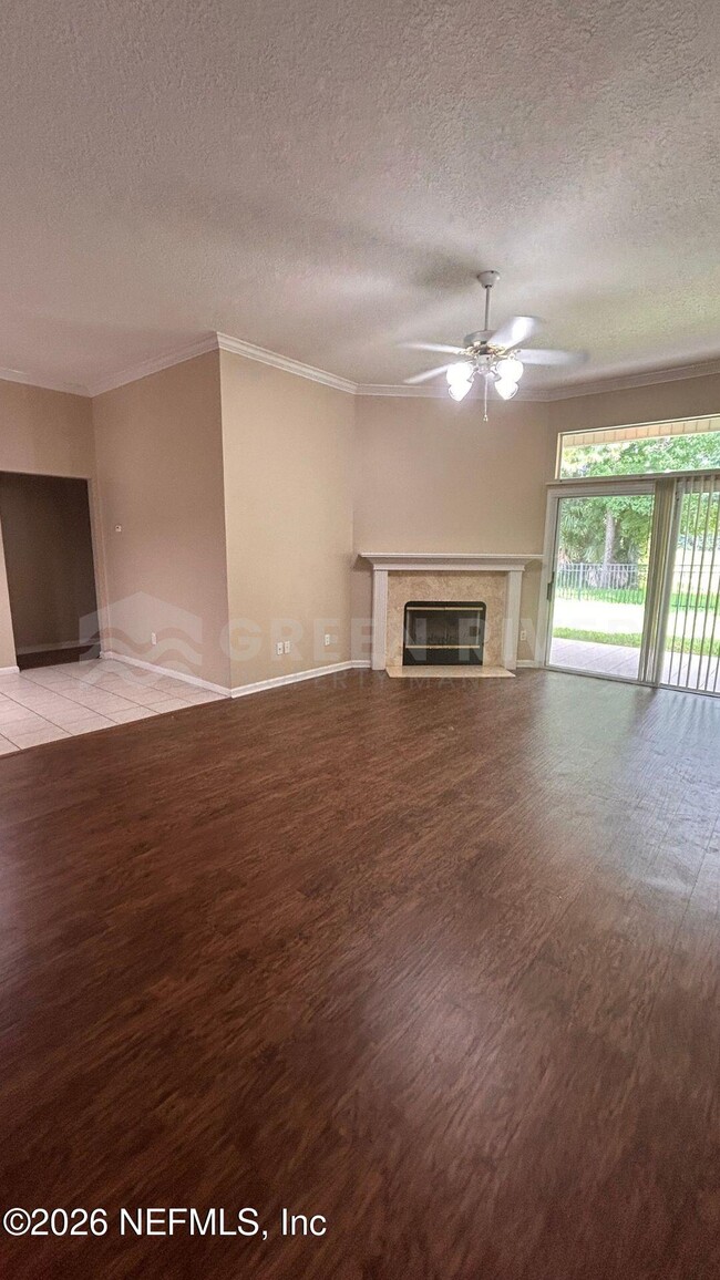 Building Photo - 2522 Willow Creek Dr