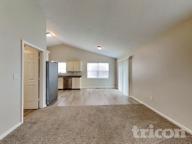 Building Photo - 1690 Fountain Lk Dr E