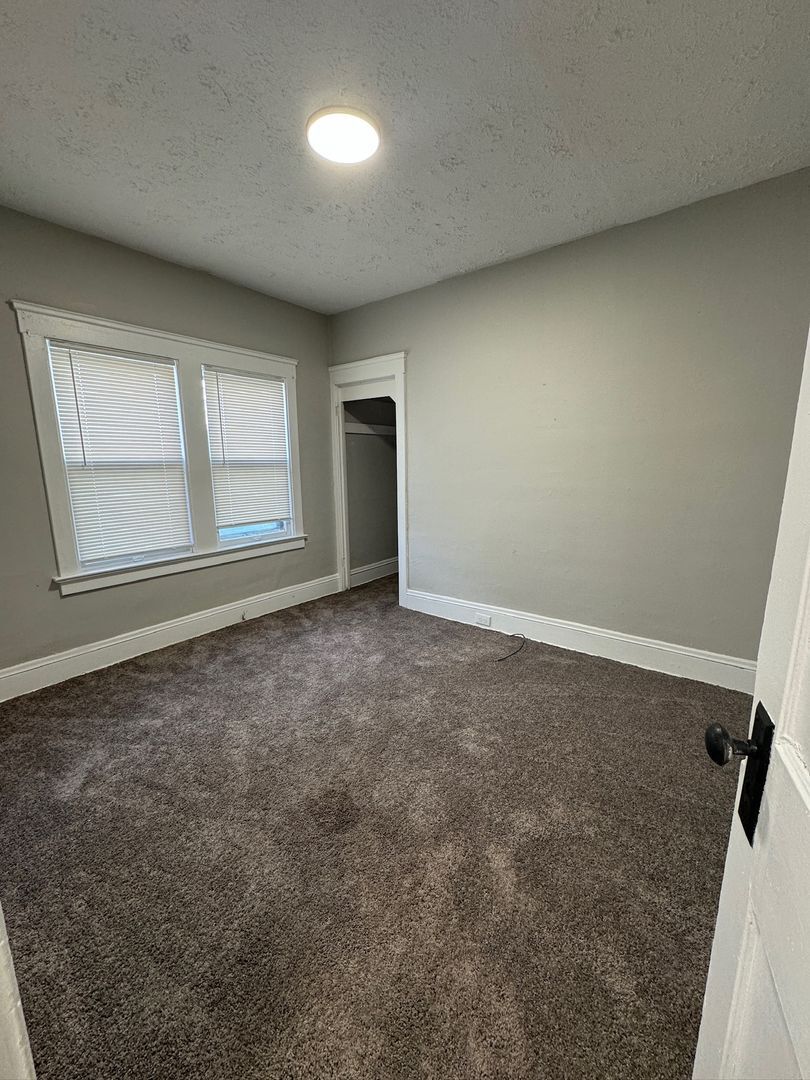 1462 E 175th St Cleveland, OH 44110 – photo 5