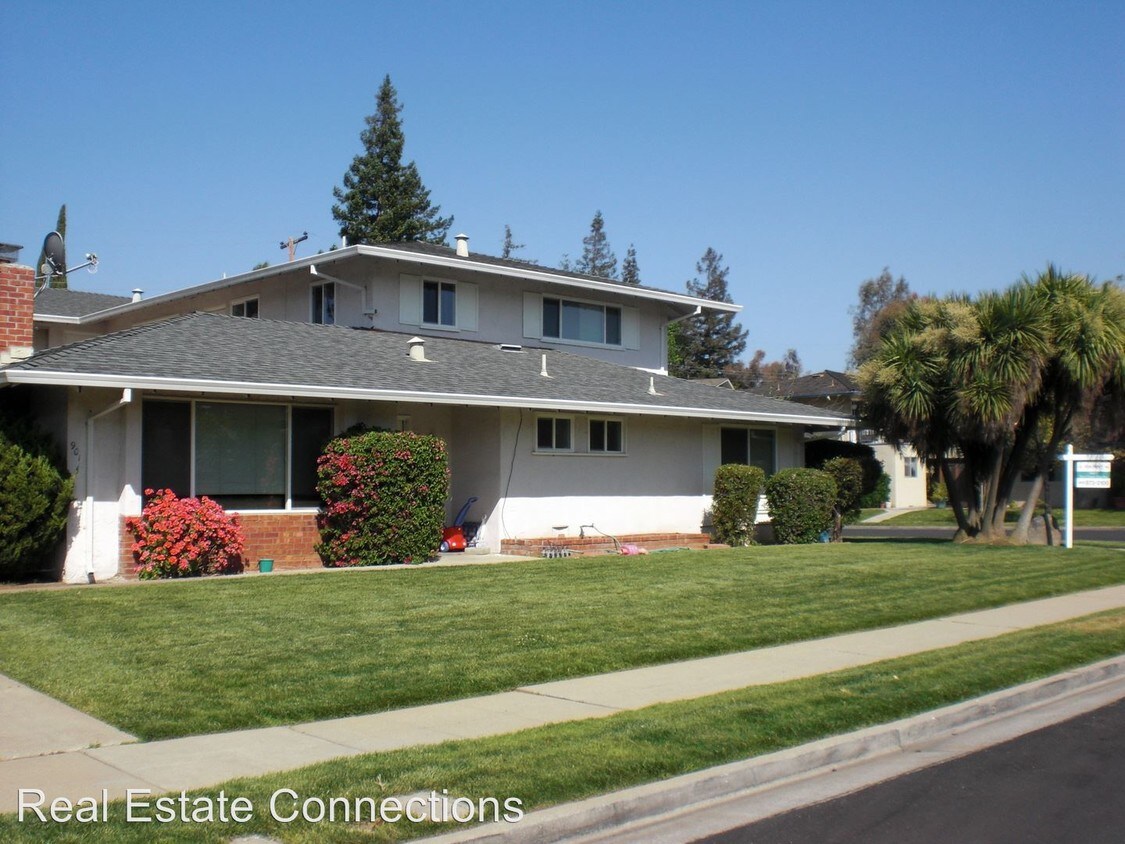 Foto principal - 901 Castlewood Dr