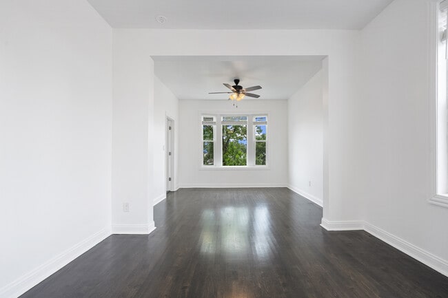 Building Photo - 1532 N Harding Ave