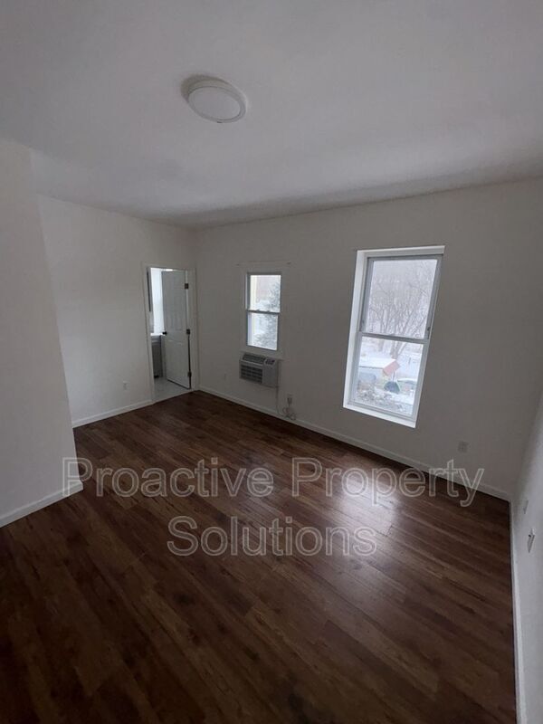 Foto del edificio - 730 N Main St