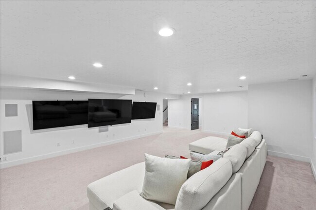 Foto del edificio - 690 S Edge Ln