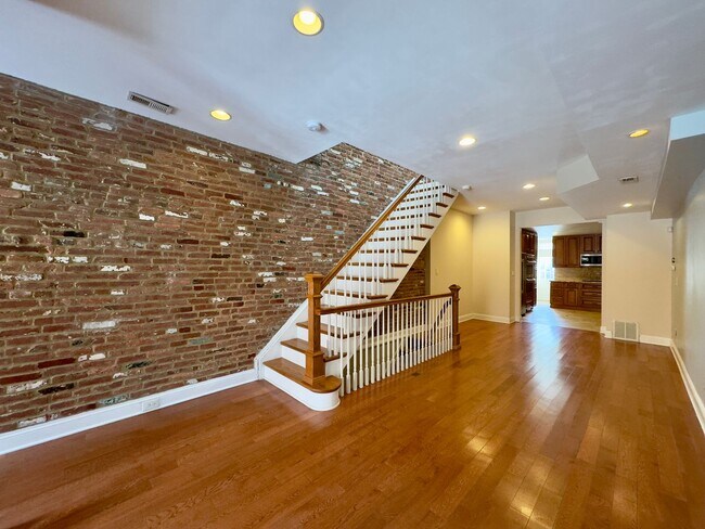 Foto del edificio - Charming 2 Bedroom/3.5 Bathroom Townhome in Canton, MD!