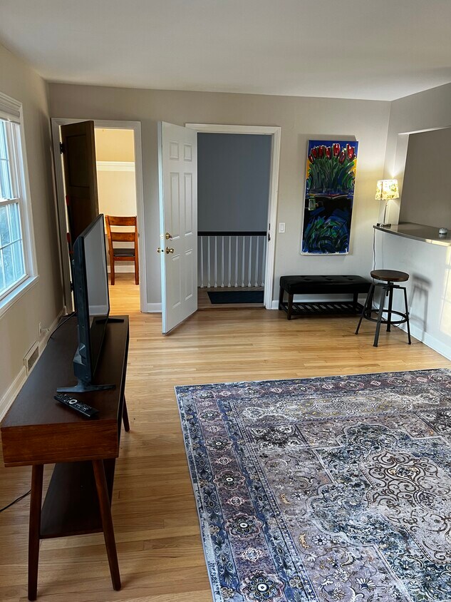 Foto principal - 2388 West Lawn Ave