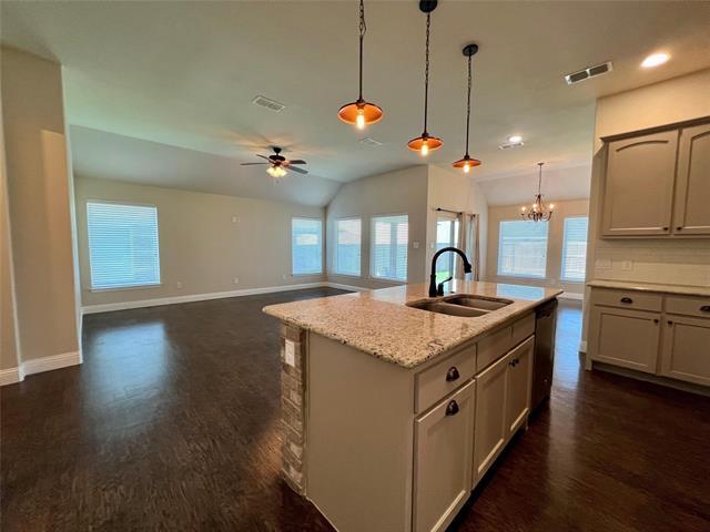 Foto del edificio - 4010 Bridle Path Ln