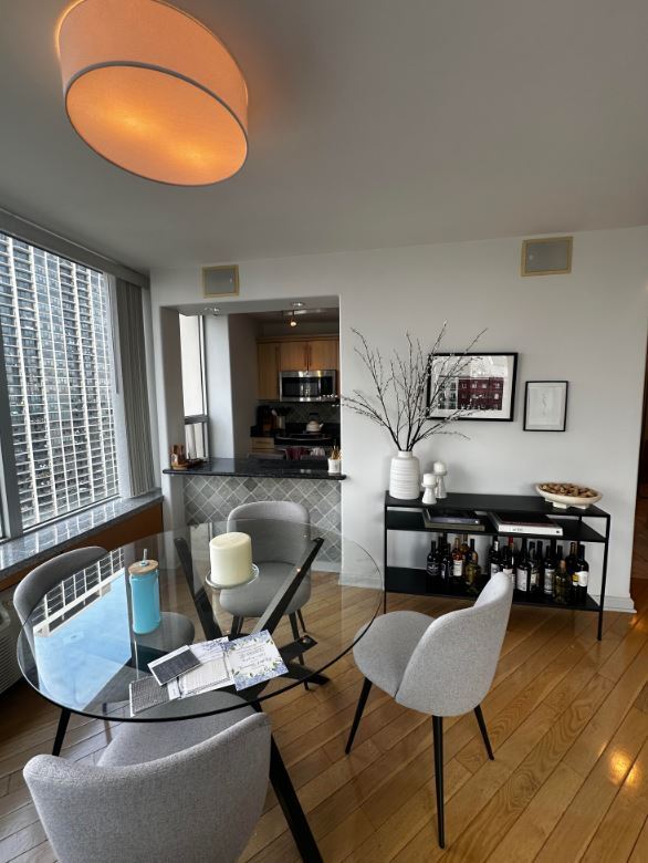 Foto del edificio - 70 W Burton Pl