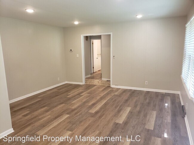 Foto del edificio - 4 br, 3 bath House - 645 W. Sylvania