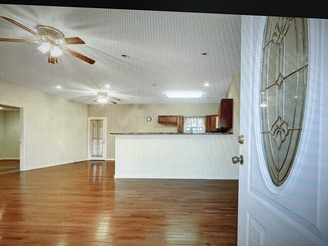 Foto del edificio - 102 Fenton Ct