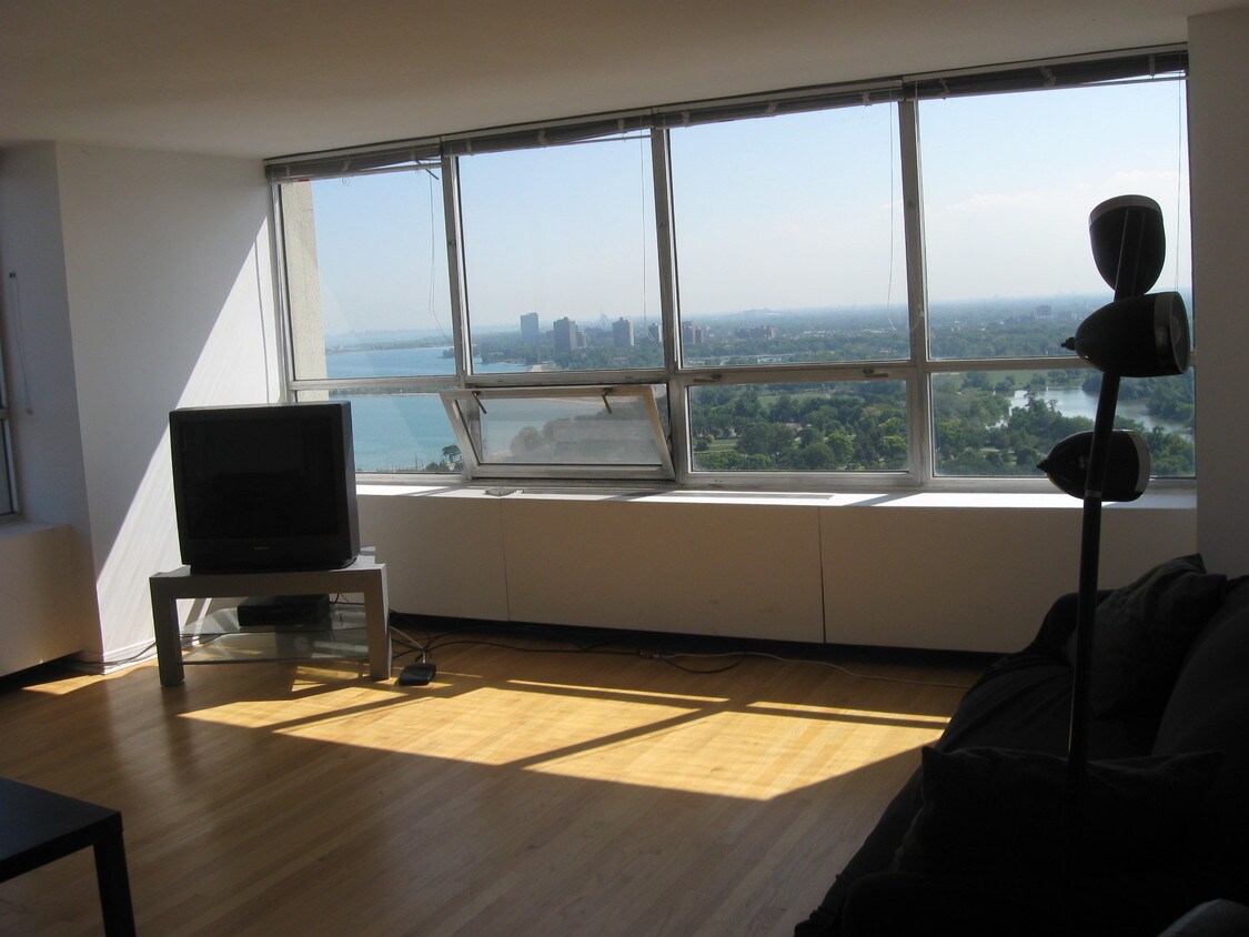 Foto principal - 1700 E 56th St