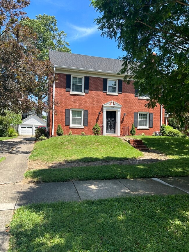Building Photo - 2323 Broadmeade Rd