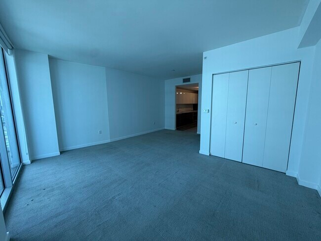 Building Photo - 1100 S Miami Ave