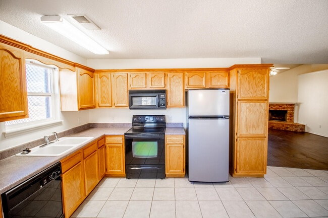 Building Photo - 10601 Canton Ave