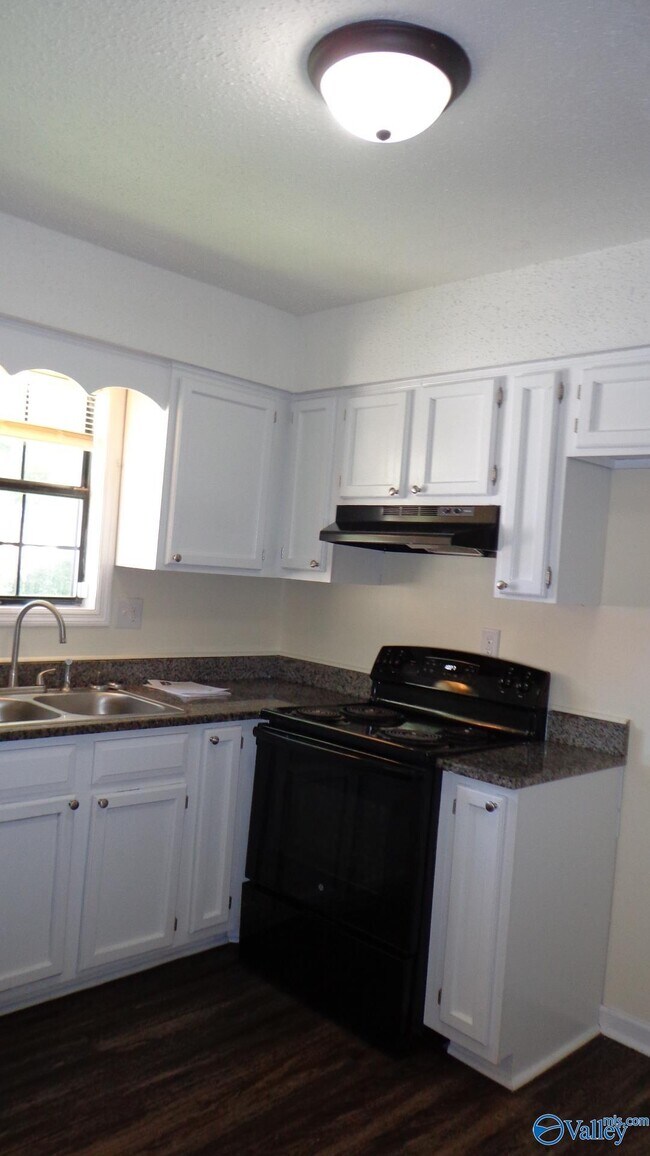 Building Photo - 3910 W Oak Way SW
