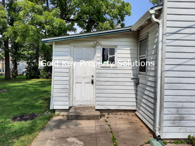 Building Photo - 221 COTTAGE AVE