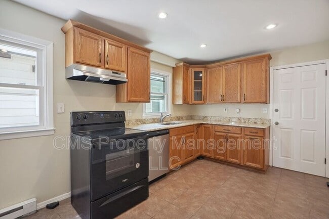 Building Photo - 287 Montclair Ave