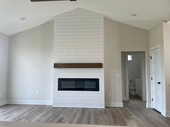 Foto del edificio - New Construction, STUNNING 5 bedroom, 3 ba...