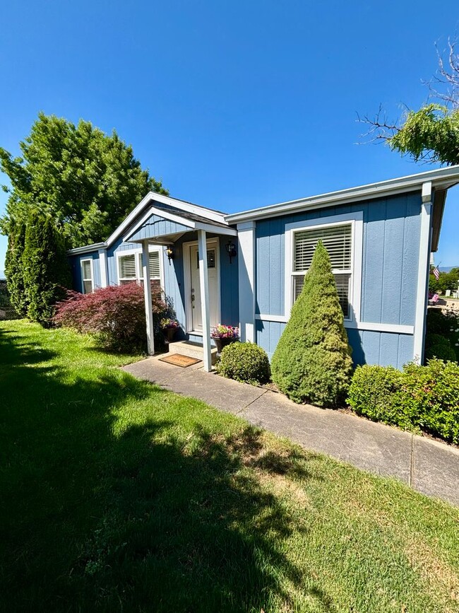 Building Photo - 2212 Lara Ln