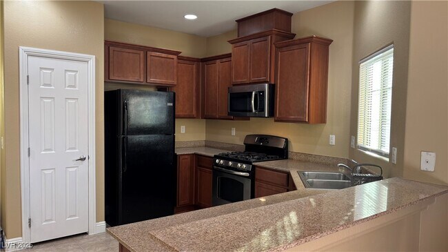 Foto del edificio - 9473 Alma Ridge Ave