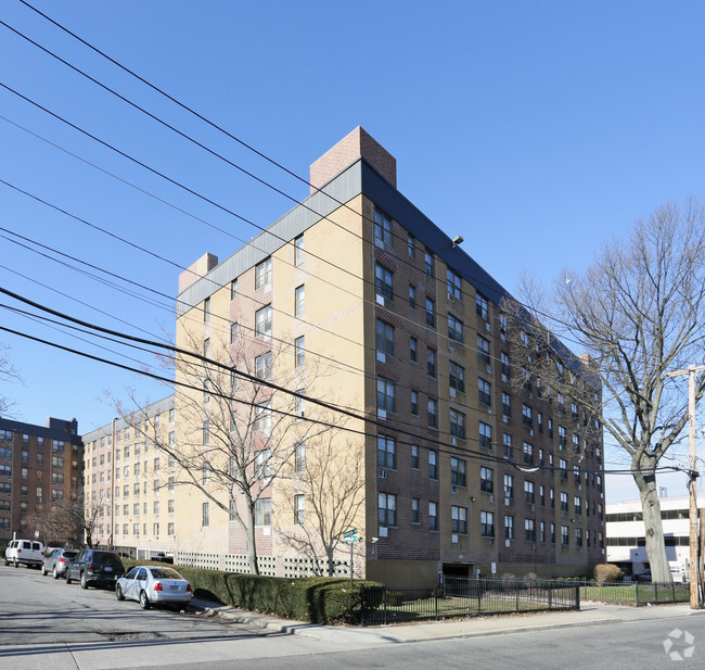 Building Photo - Fulton Manor