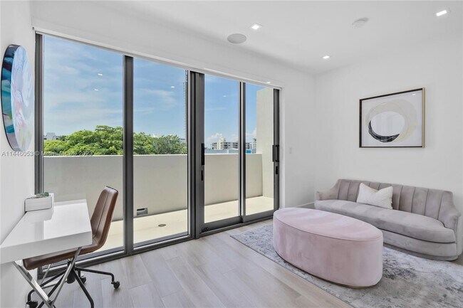 Foto del edificio - 9350 Bay Harbor Terrace