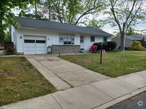 Building Photo - 89 W Laurel Dr