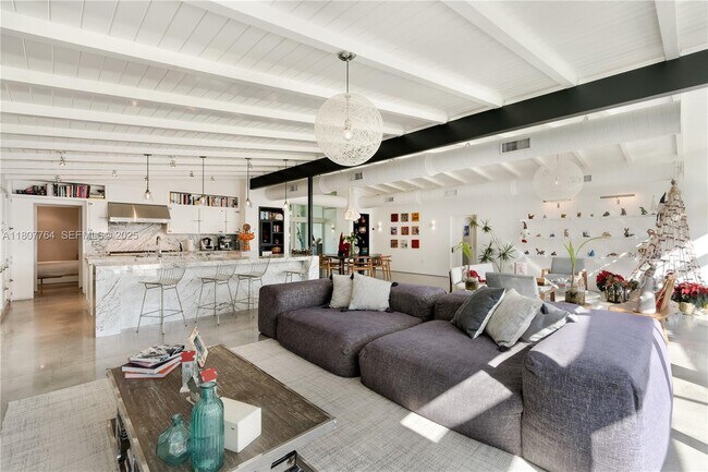 Foto del edificio - 270 Island Dr