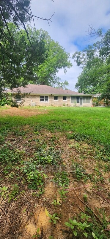 Foto del edificio - 7601 Shepherdsville Rd