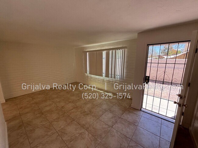 Foto del edificio - 3648 E Blacklidge Dr