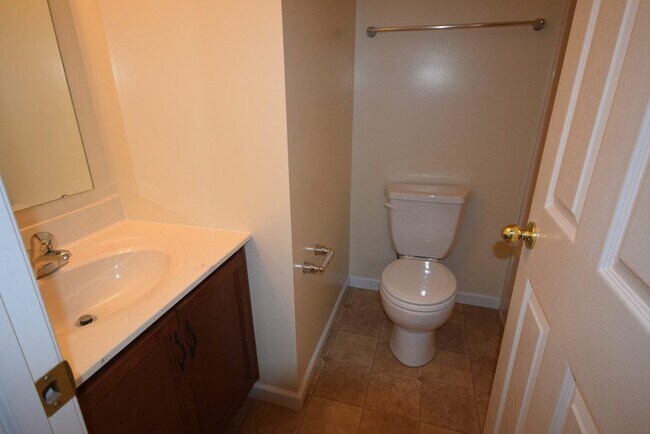 Building Photo - Modern and Sleek Three Bedroom Townhouse