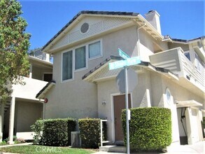 Building Photo - 6686 Laurelton Ln