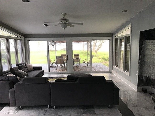 Building Photo - 5 br, 4.5 bath Apartment - 3647 Westover Road